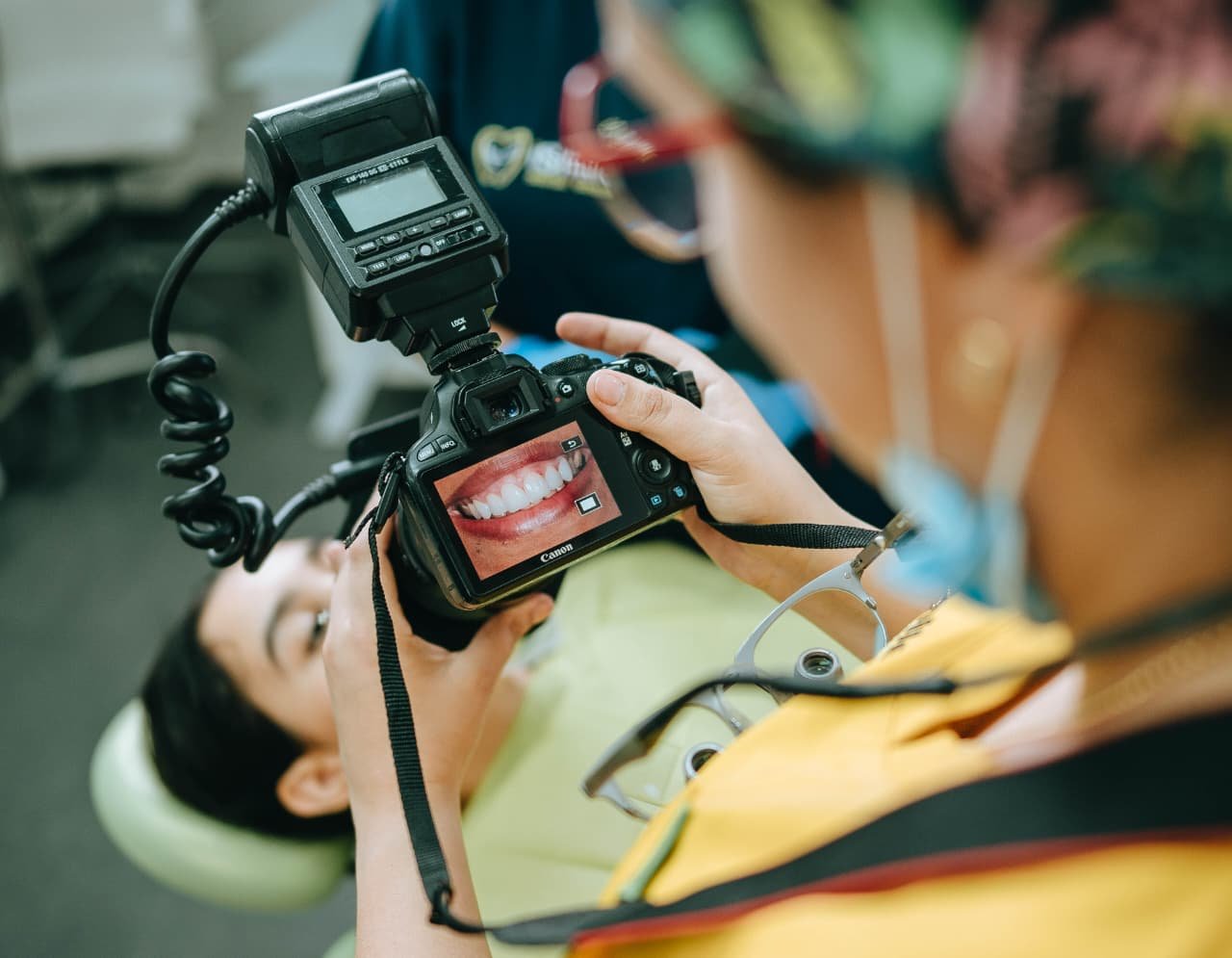 salle d'attente centre dentaire moderne iSmile Hay Annakhil